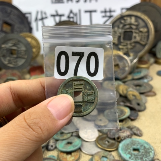 吴***春铜现代文创工艺品
