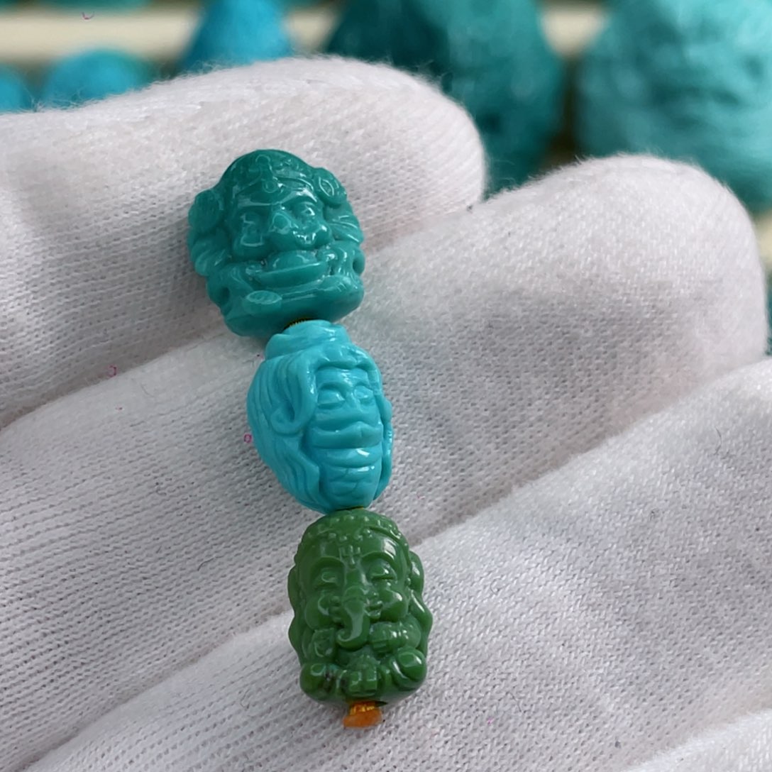 绿松石颈饰未镶嵌