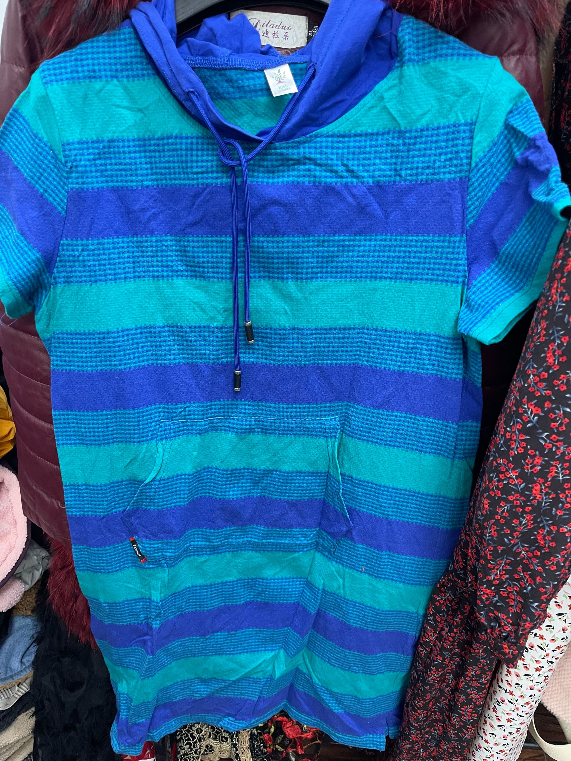 衣然潮流服饰小衫