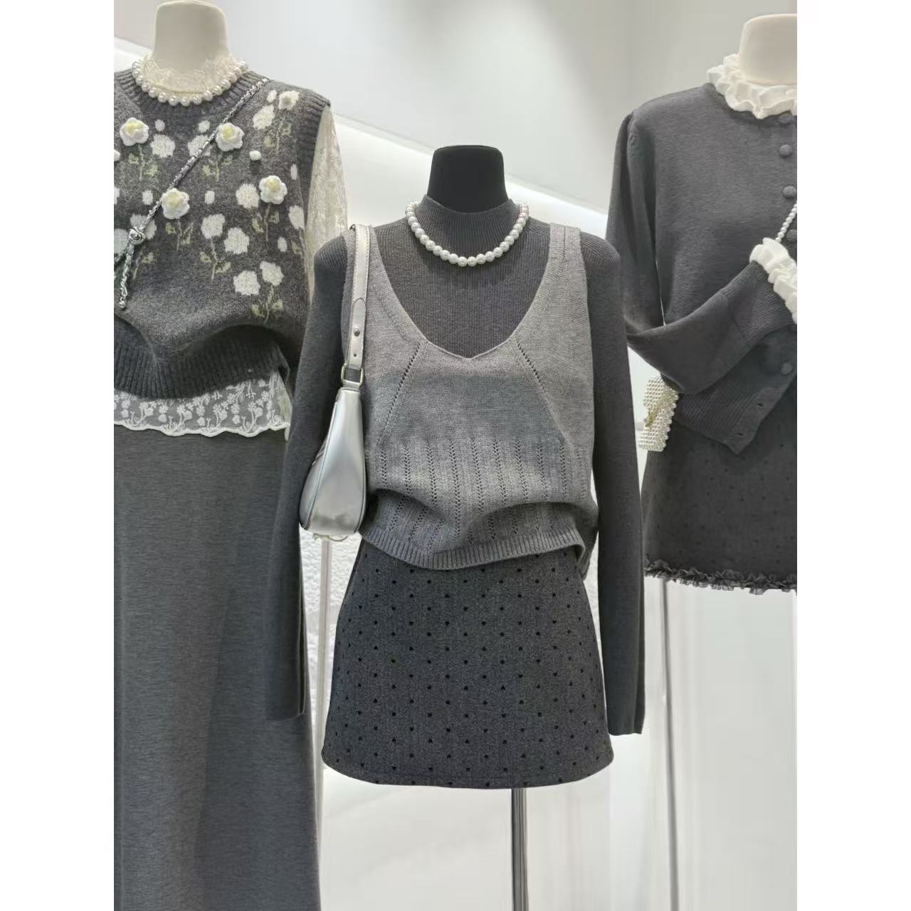 【单马甲】镂空钩花v领叠穿针织背心女甜美风新款宽松外穿马甲  