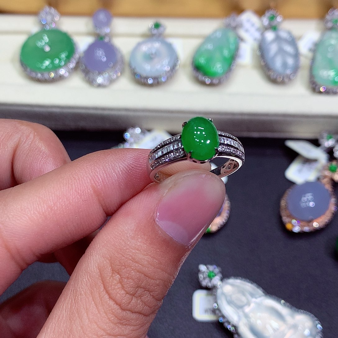 翡翠吊坠(不含链)18K金镶嵌