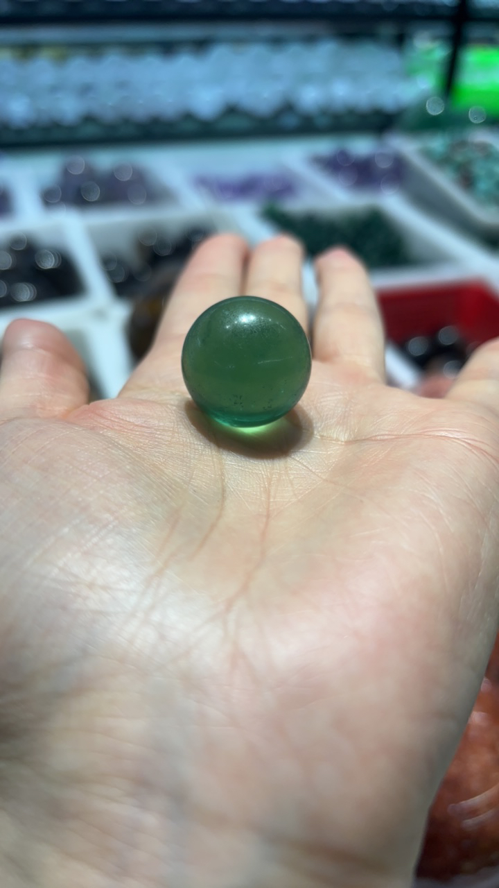 绿萤石球摆件天然的萤石