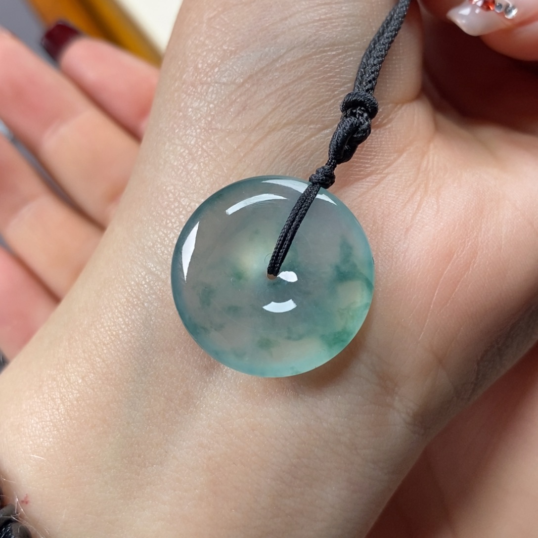 翡翠颈饰未镶嵌高冰种白底蓝花起胶平安扣