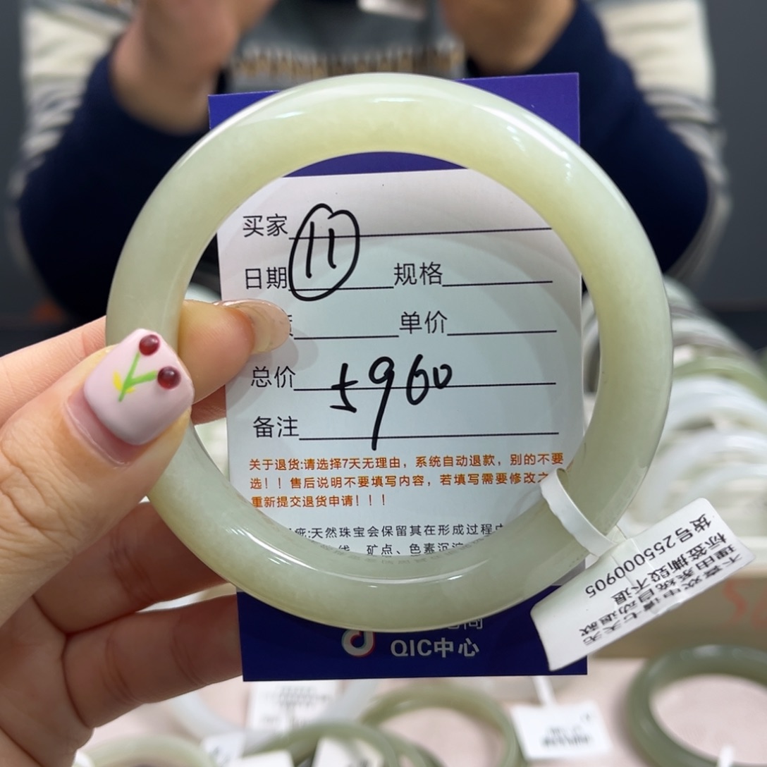 和田玉未镶嵌手镯