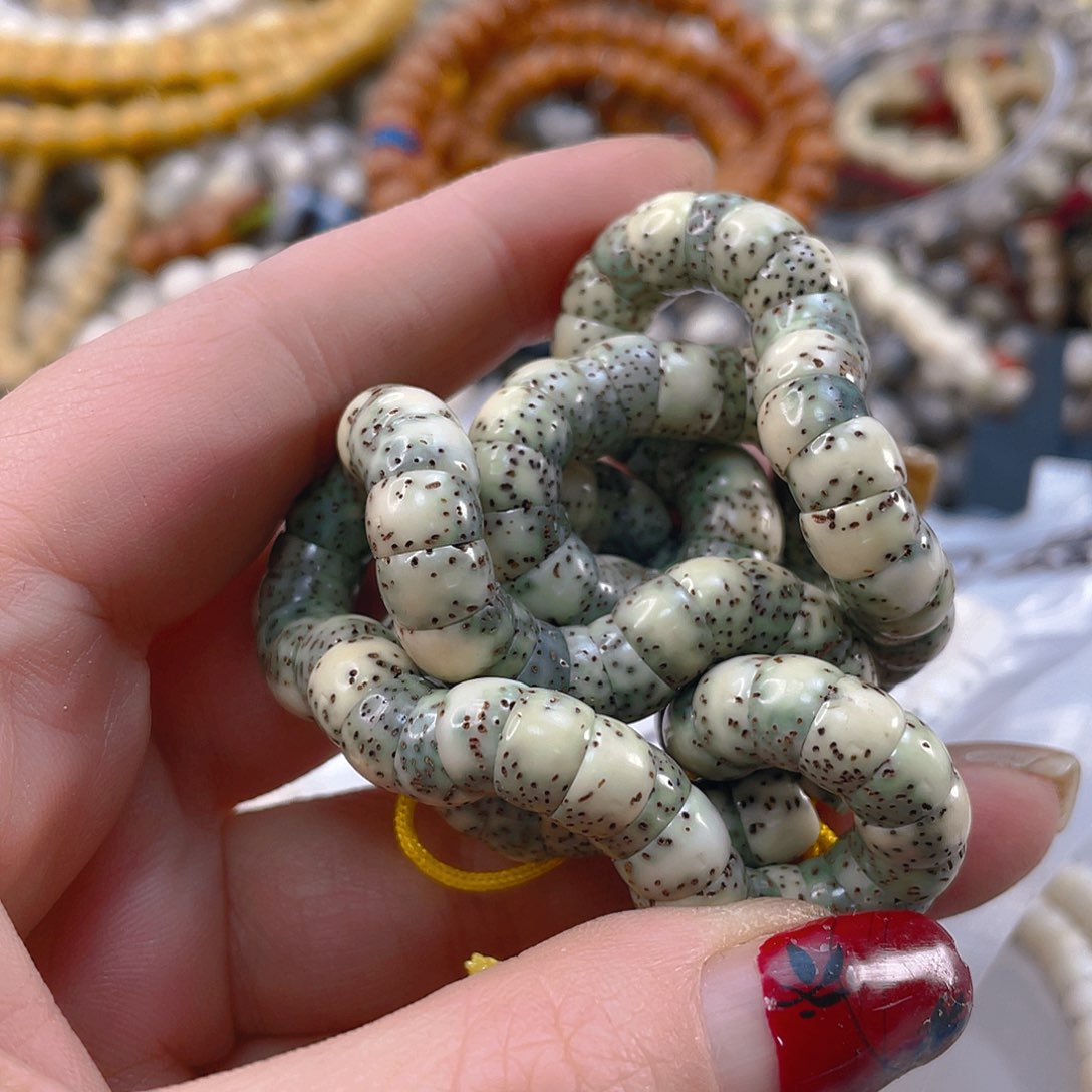 星月菩提吊坠石玉料大肠8mm一物一图