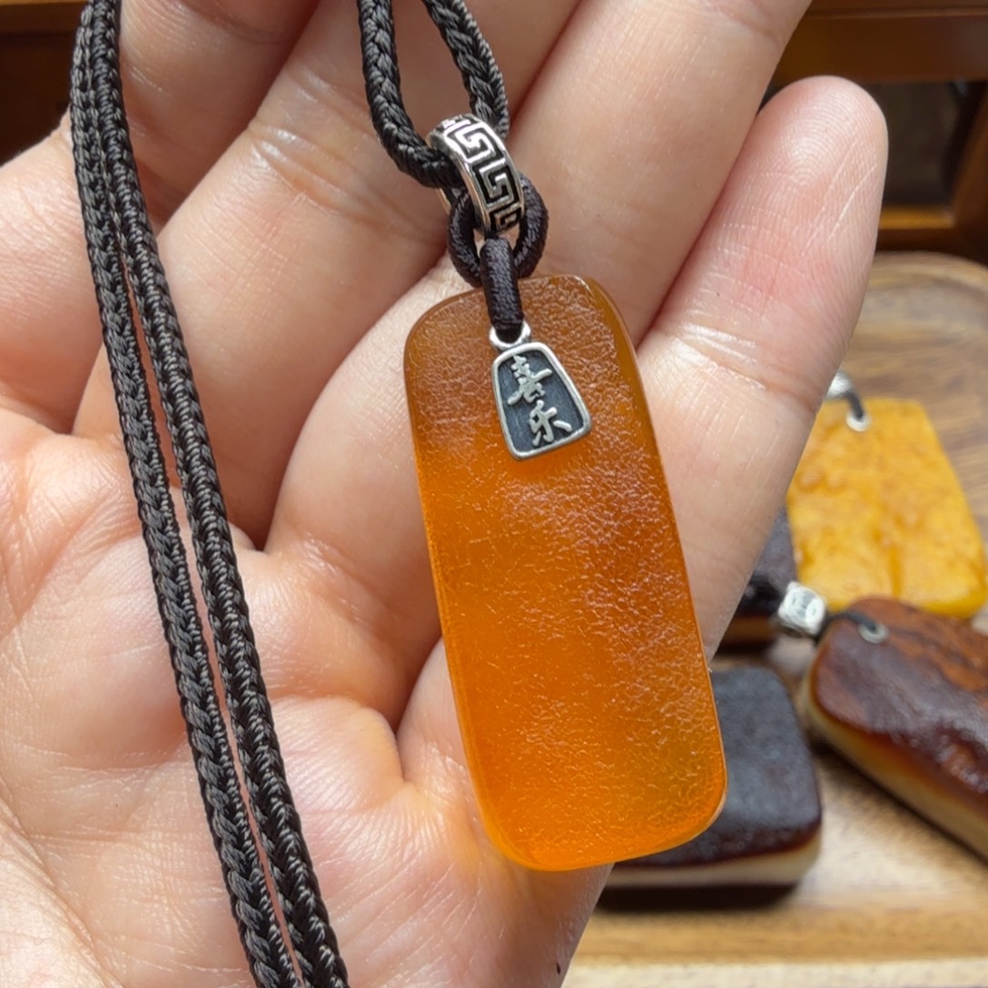 未镶嵌吊坠(赠链)琥珀