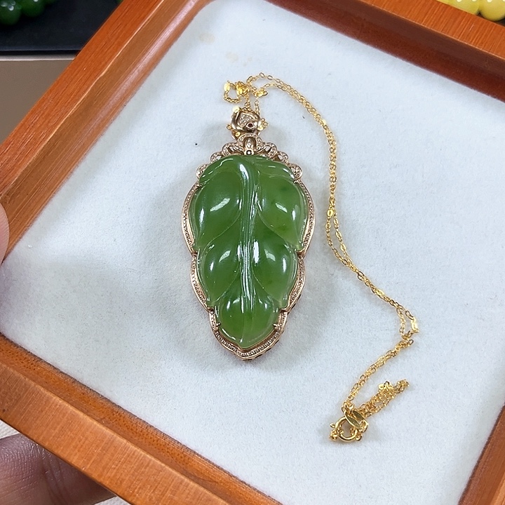 和田玉（碧玉）18K金镶嵌颈饰
