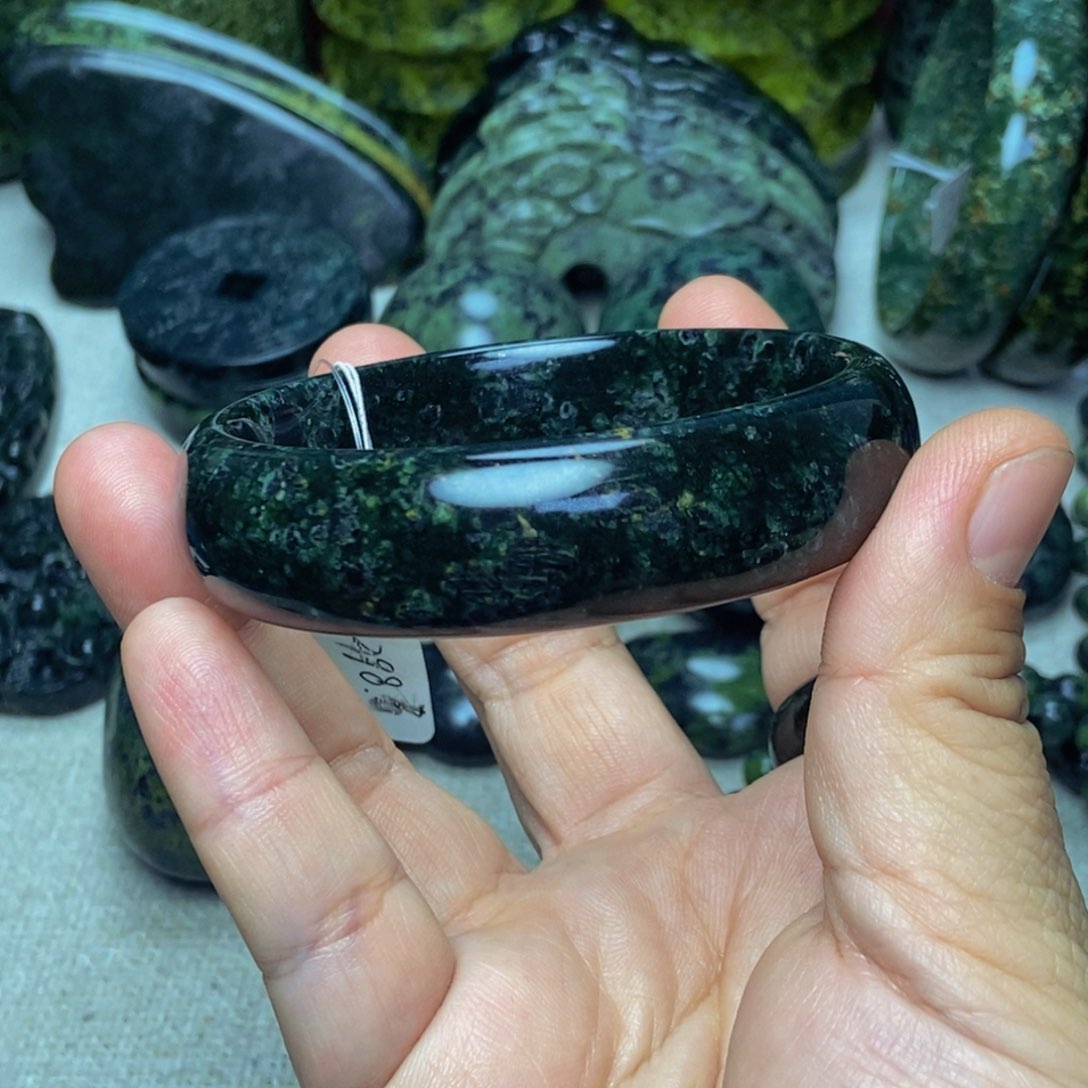 蛇纹石玉手镯未镶嵌思*