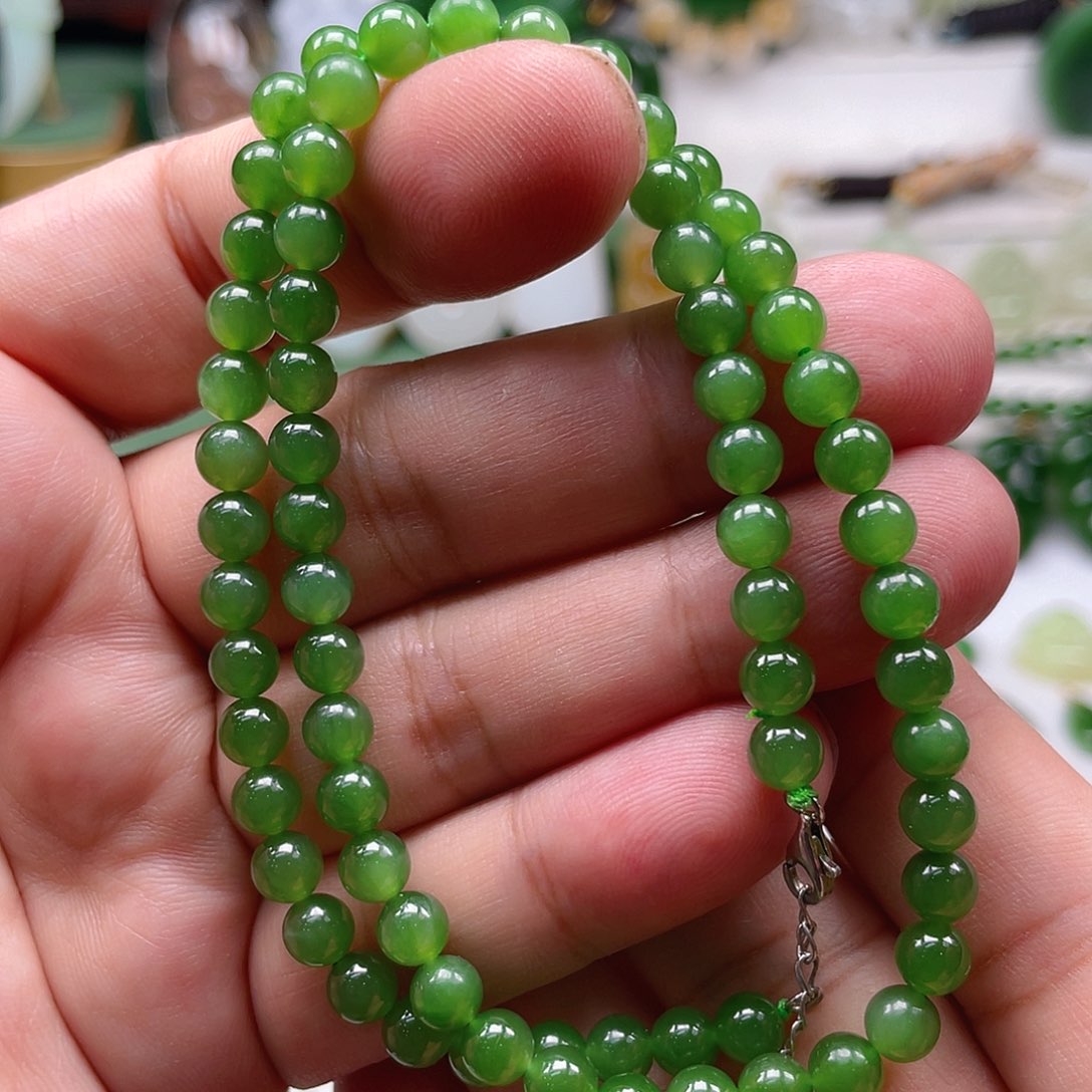 颈饰未镶嵌和田玉（碧玉）