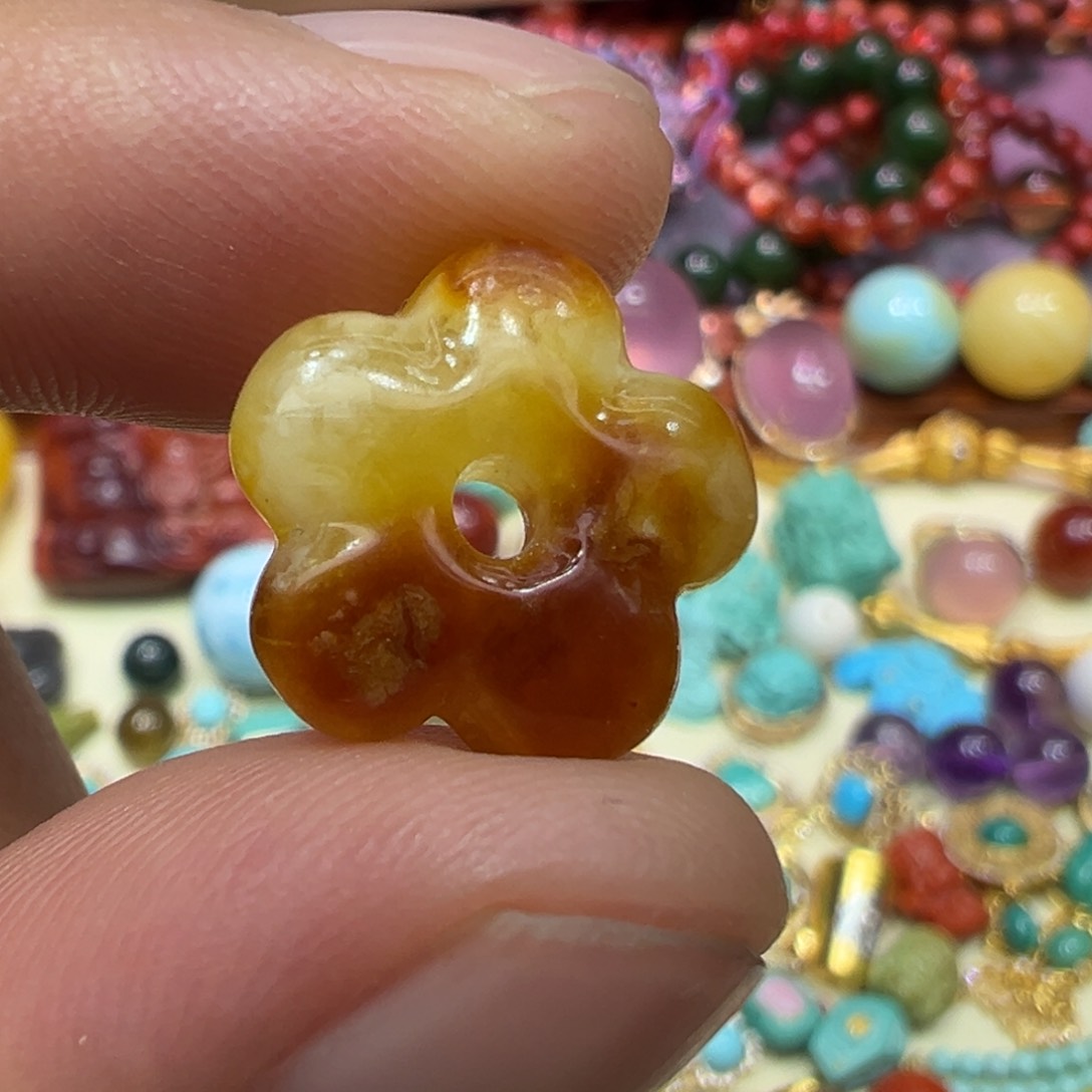 琥珀颈饰未镶嵌小花