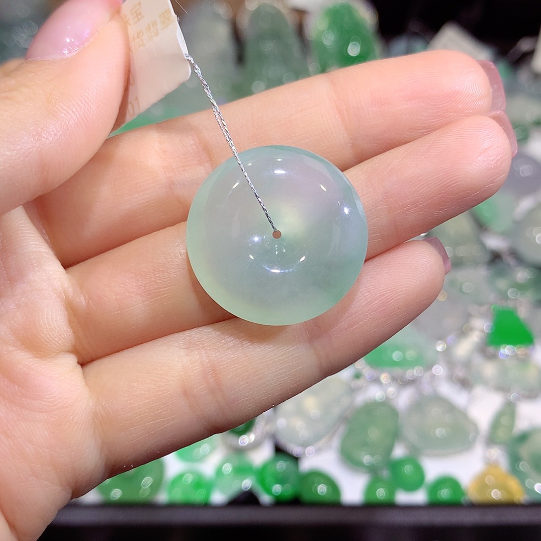 翡翠未镶嵌颈饰扣