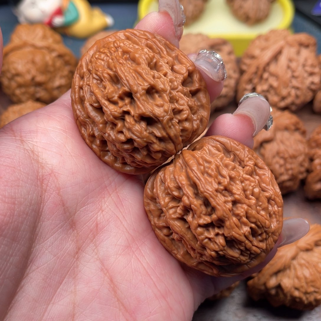 文玩核桃把件红皮虎头37