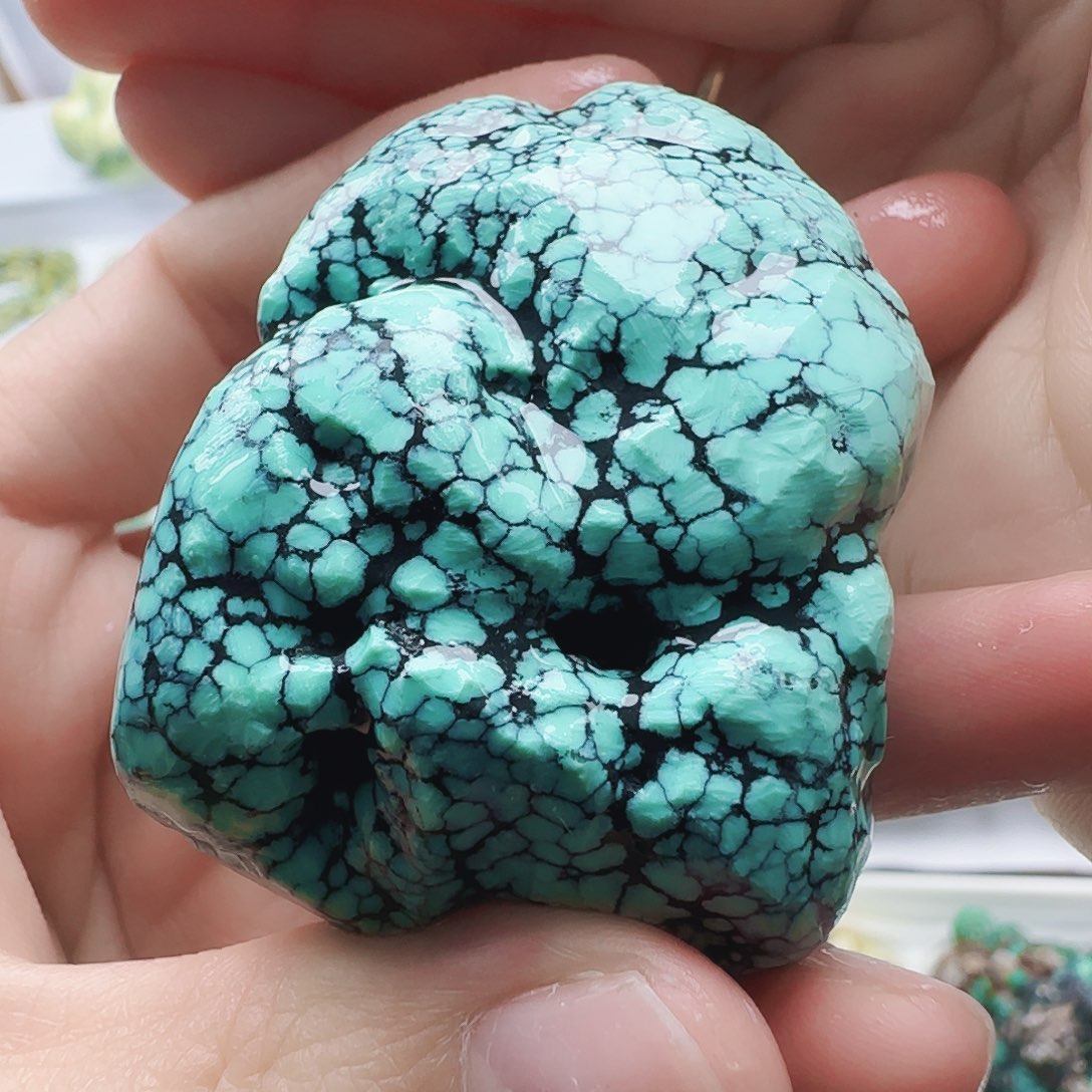 绿松石未镶嵌颈饰菜籽手把件