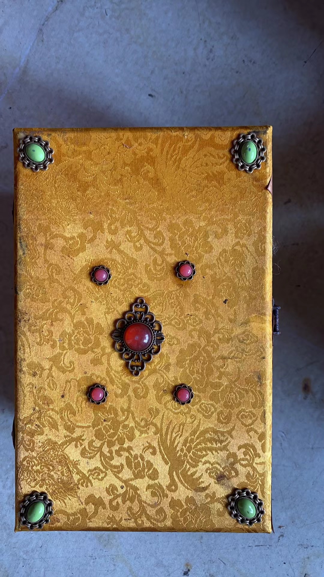 木黄箱刺绣装饰摆件一对（金三甄选）