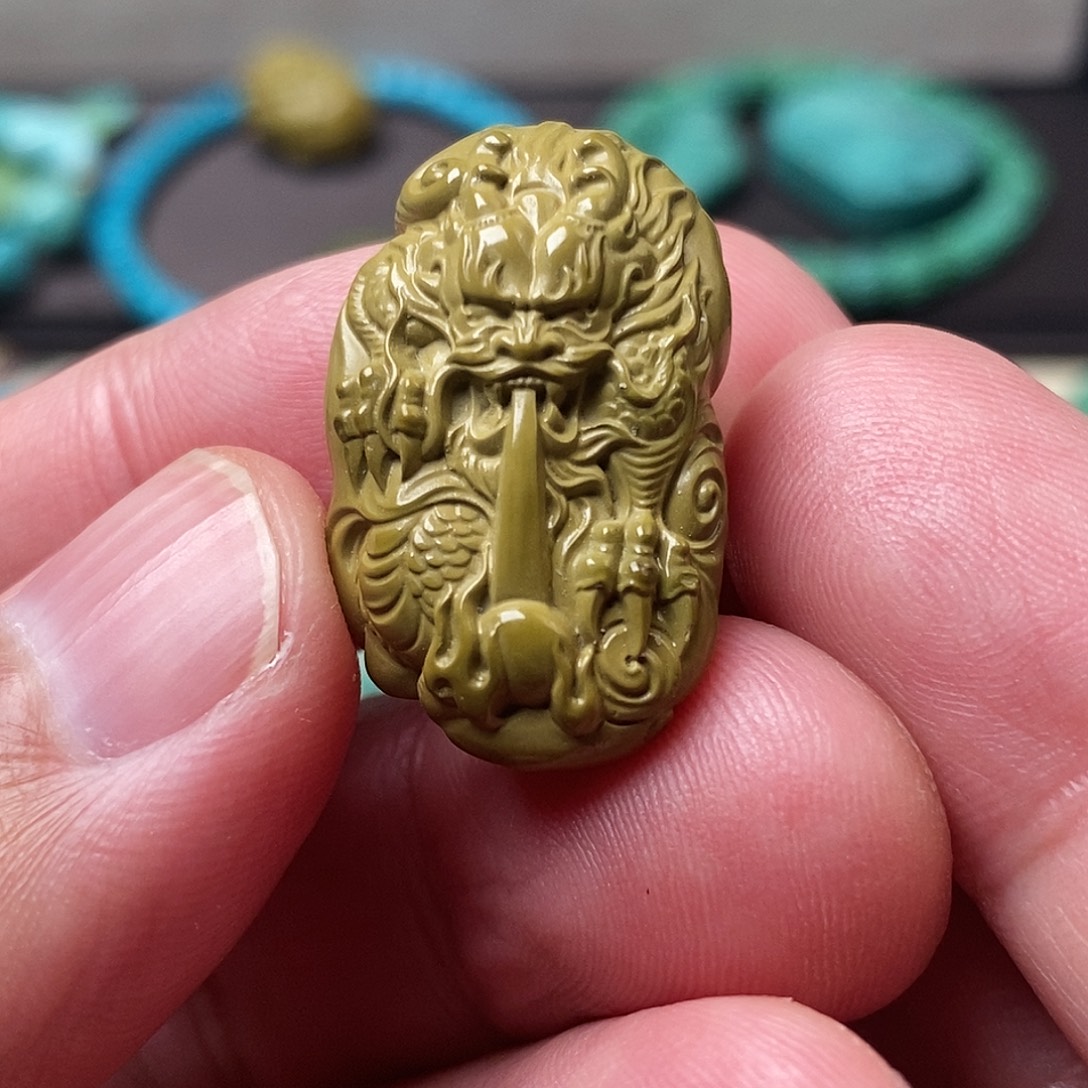 绿松石未镶嵌颈饰