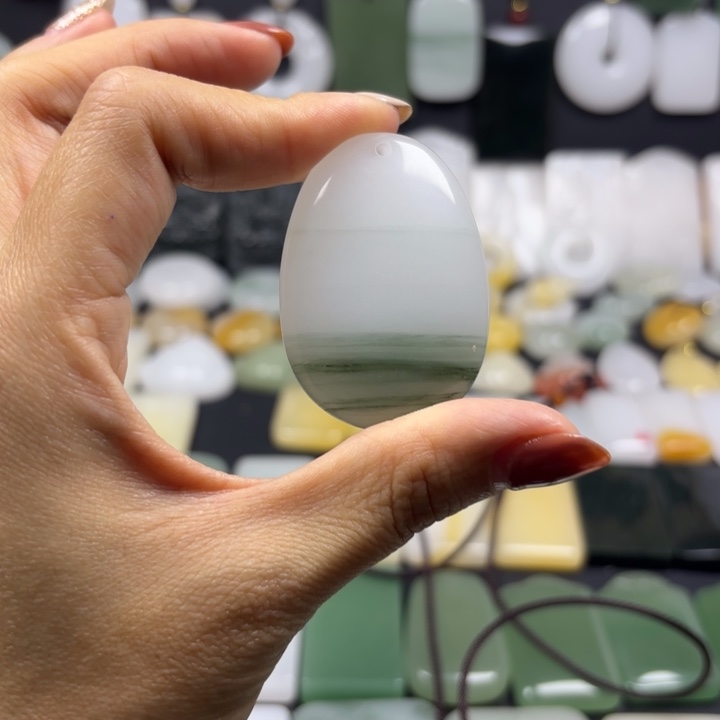 （***）石英质玉（金丝玉）未镶嵌颈饰