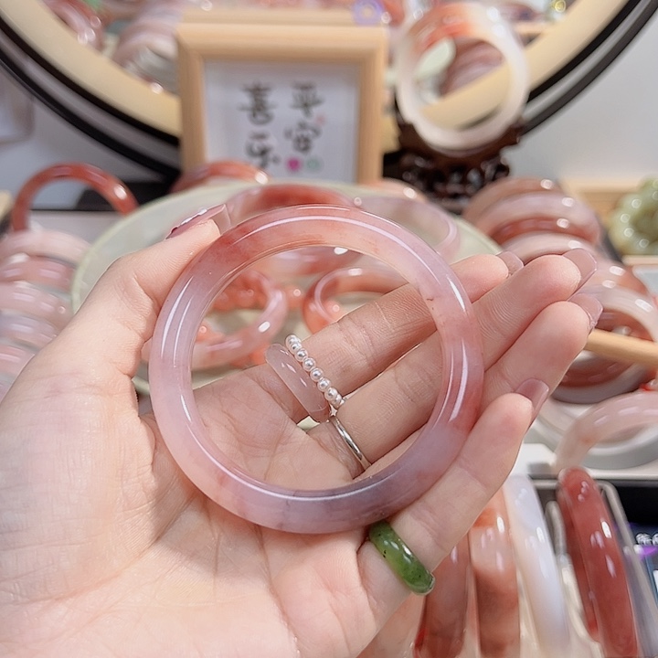 石英质玉手镯未镶嵌T****?