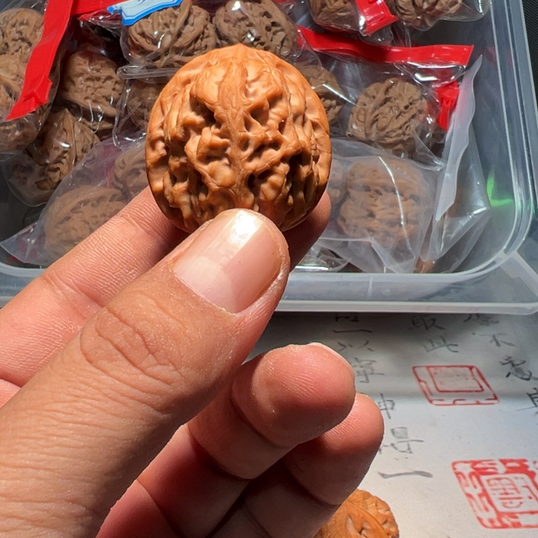 文玩核桃，龙纹方尊