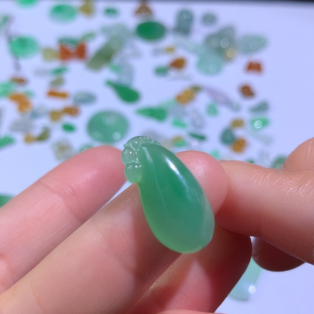 翡翠颈饰未镶嵌瓜