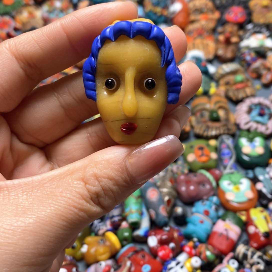 琉璃颈饰印度尼西亚女孩