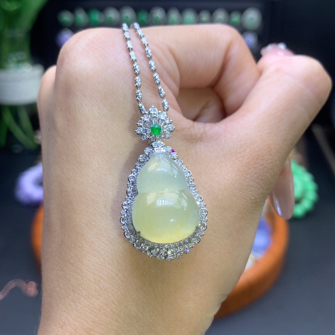 翡翠18K金镶嵌颈饰