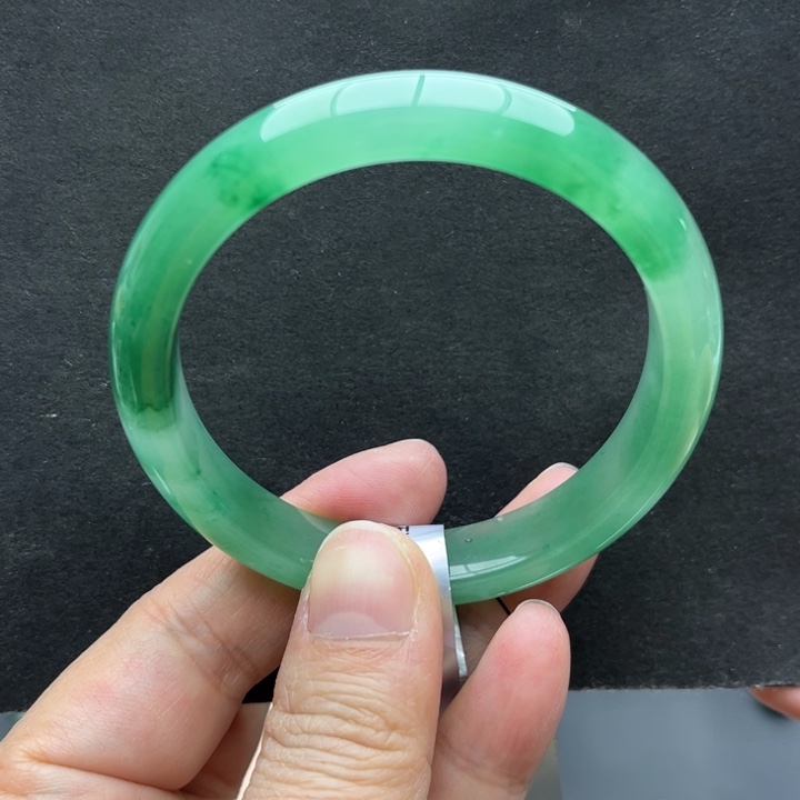 快***歌石英质玉未镶嵌手镯