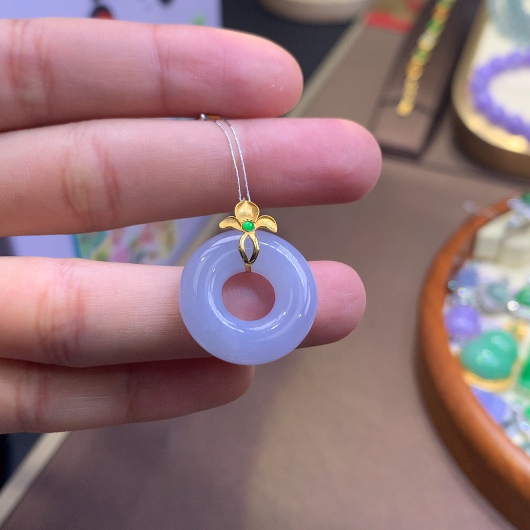 翡翠18K金镶嵌颈饰翡翠