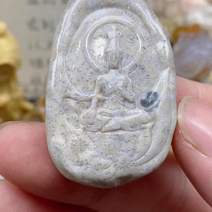 颈饰未镶嵌硅化珊瑚（珊瑚玉）