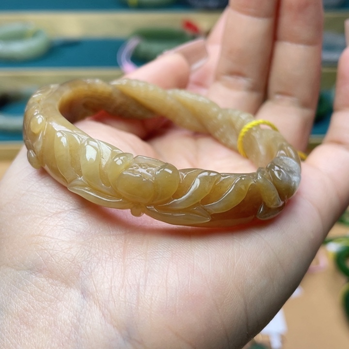 和田玉手镯56圈口。编号79未镶嵌宸****a