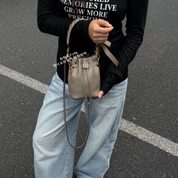 99新 FENDI/芬迪 限定乌木色水桶单肩包
