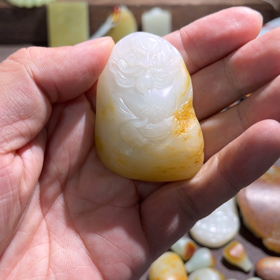 陈***生和田玉（糖玉）未镶嵌颈饰