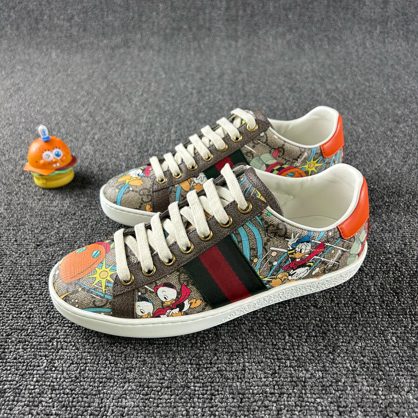 95新 GUCCI/古驰 唐老鸭联名板鞋36码 HB5184