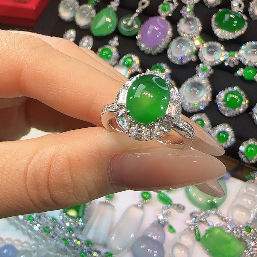 翡翠18K金镶嵌戒指