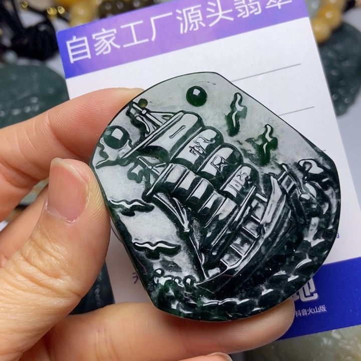 翡翠颈饰未镶嵌翡翠