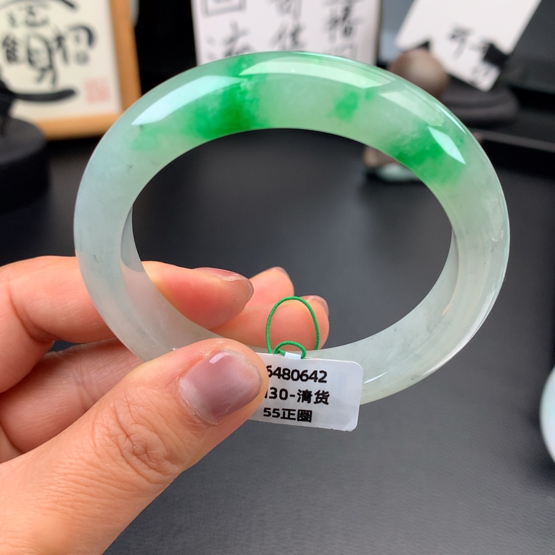 翡翠未镶嵌手镯冰绿性比价无纹裂【强推】
