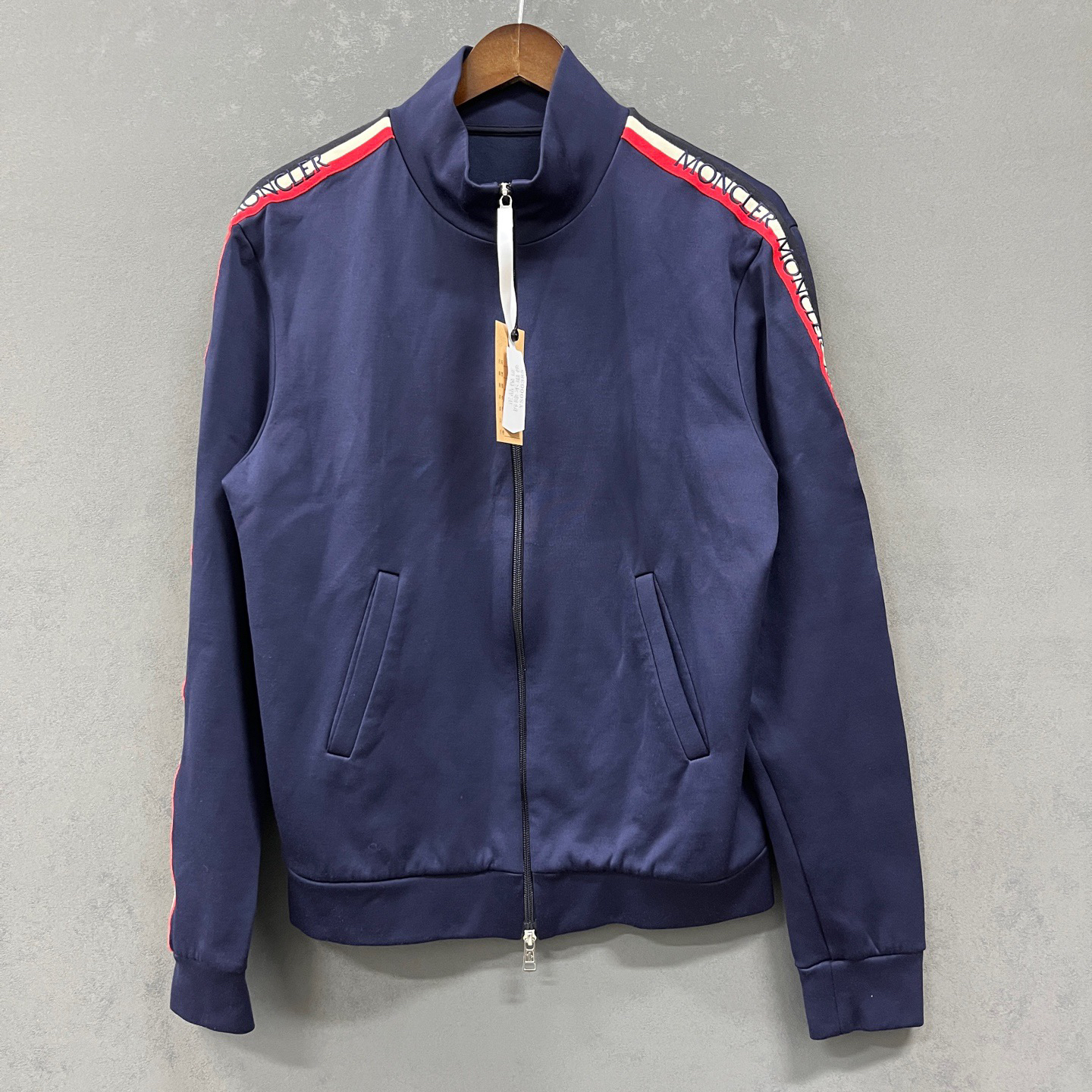 99新 MONCLER Moncler蒙口（pm）纯色立领侧条纹拉链外套 ys000385