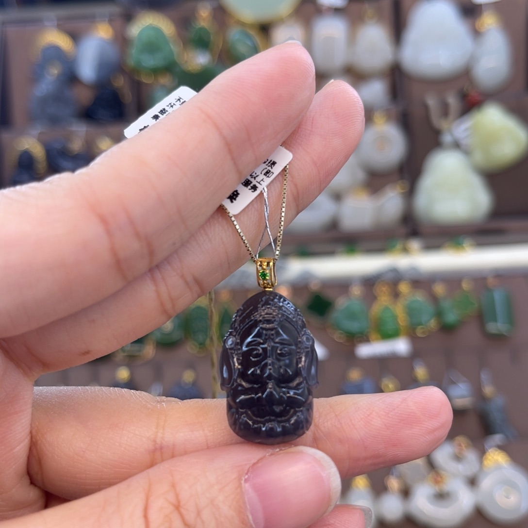 和田玉吊坠18K金镶嵌