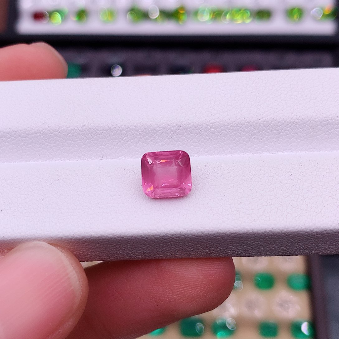 尖晶石裸石未镶嵌