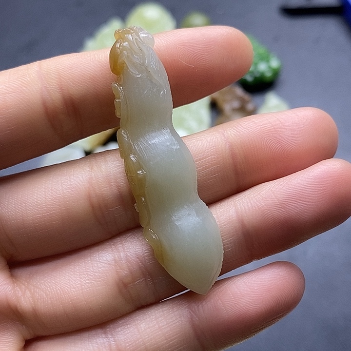 颈饰未镶嵌和田玉一***?