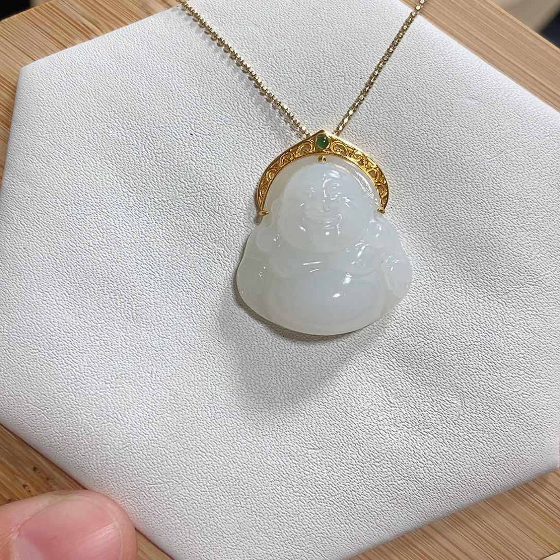 和田玉吊坠(赠链)18K金镶嵌