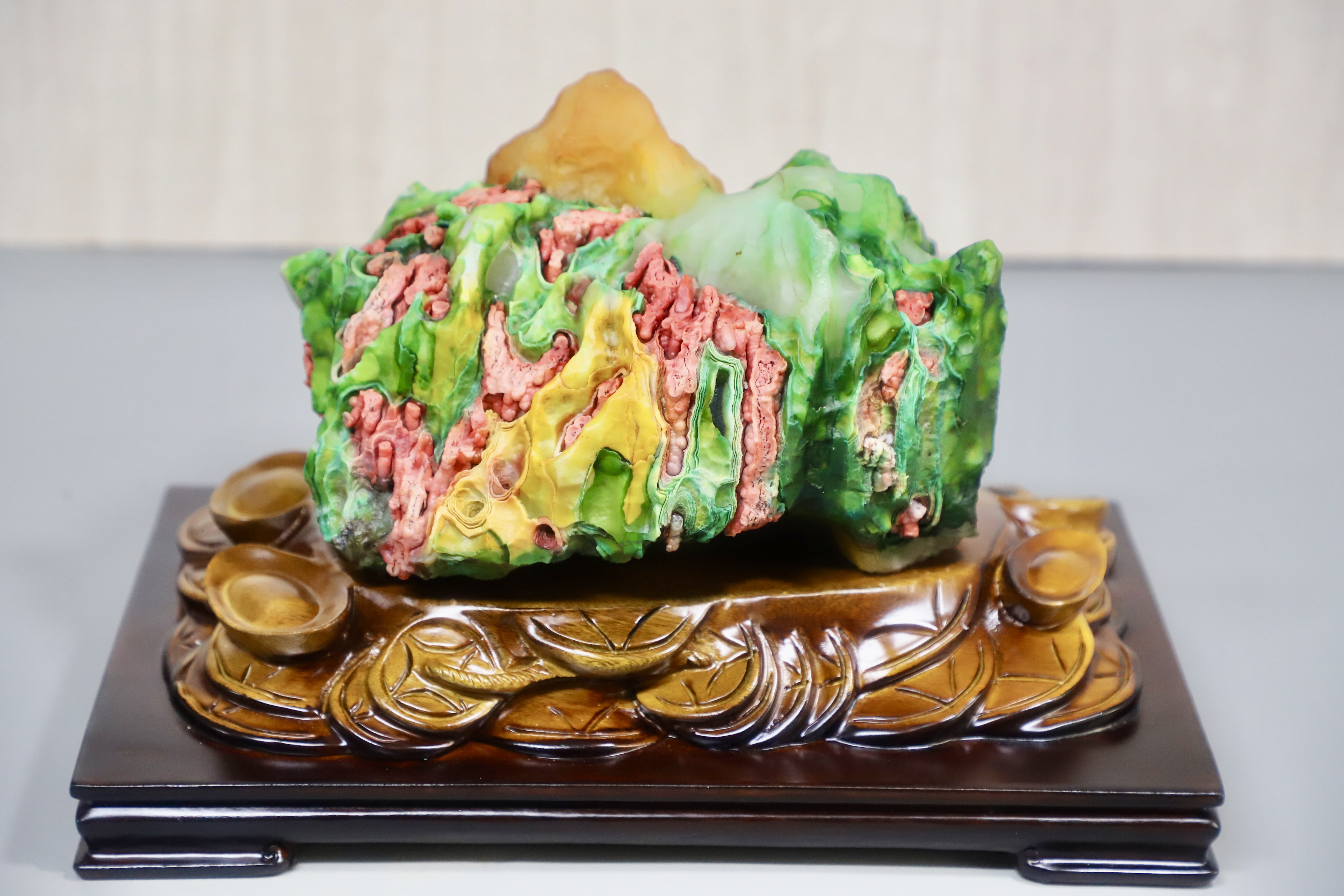 日照金山（非洲马达加斯加奇石）