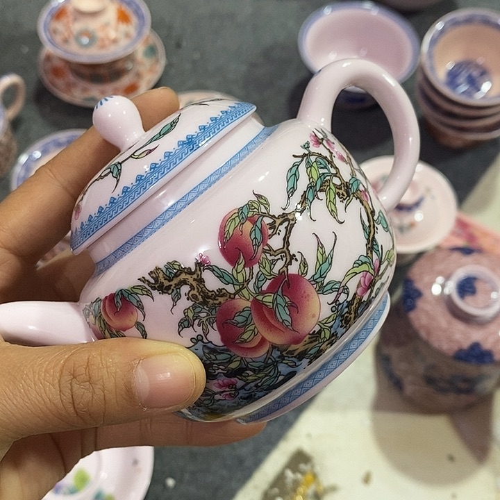 摆件陶红稀土蓝边寿桃茶壶