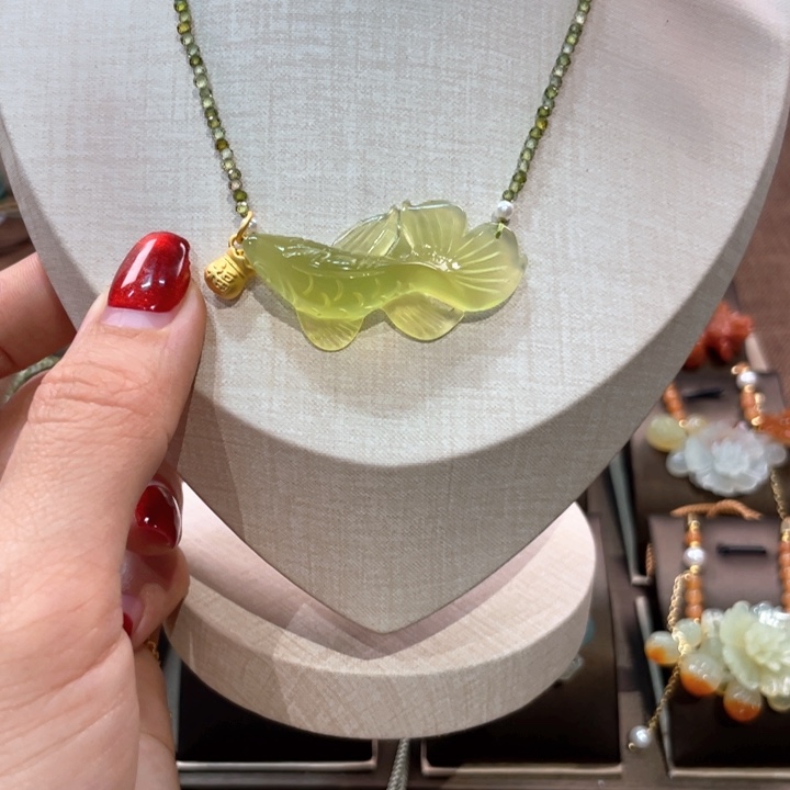 蛇纹石玉吊坠(赠链)未镶嵌