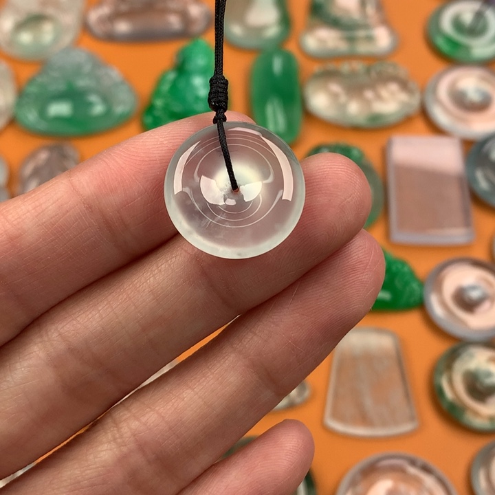 翡翠挂件未镶嵌….