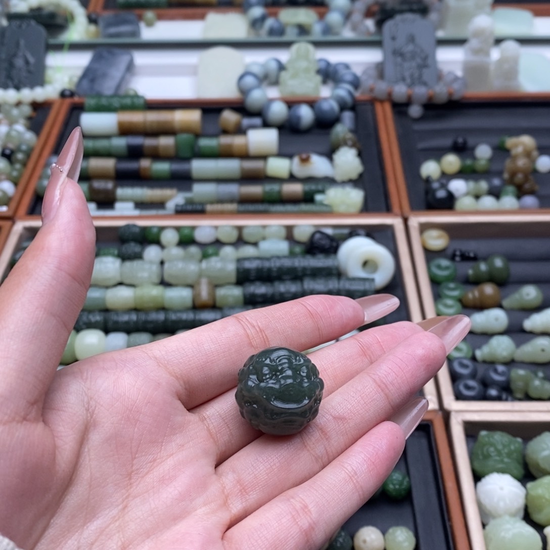 E***张和田玉未镶嵌珠宝半成品