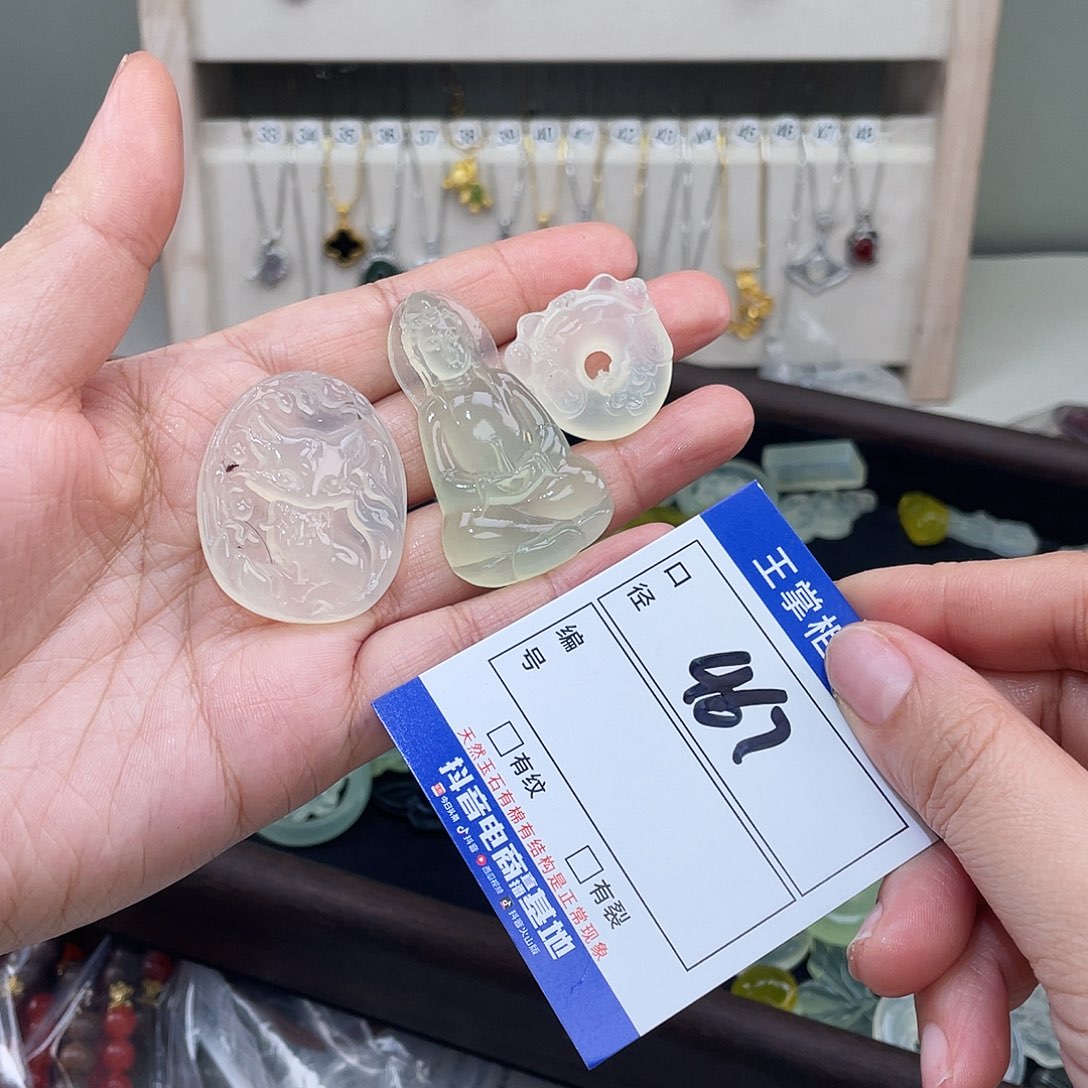 柒***2岫玉未镶嵌吊坠吊坠