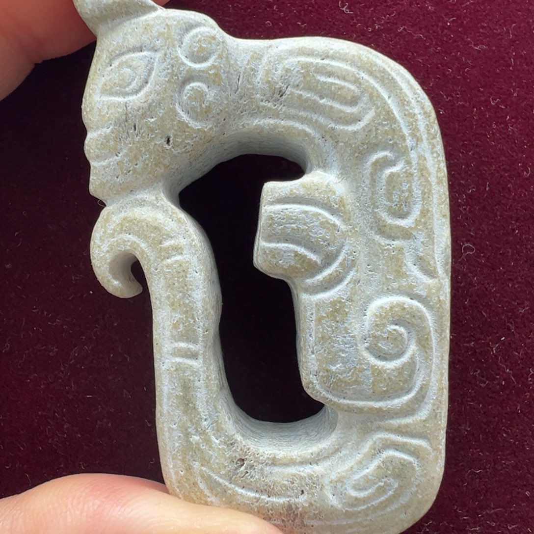 用***8石英质玉未镶嵌颈饰