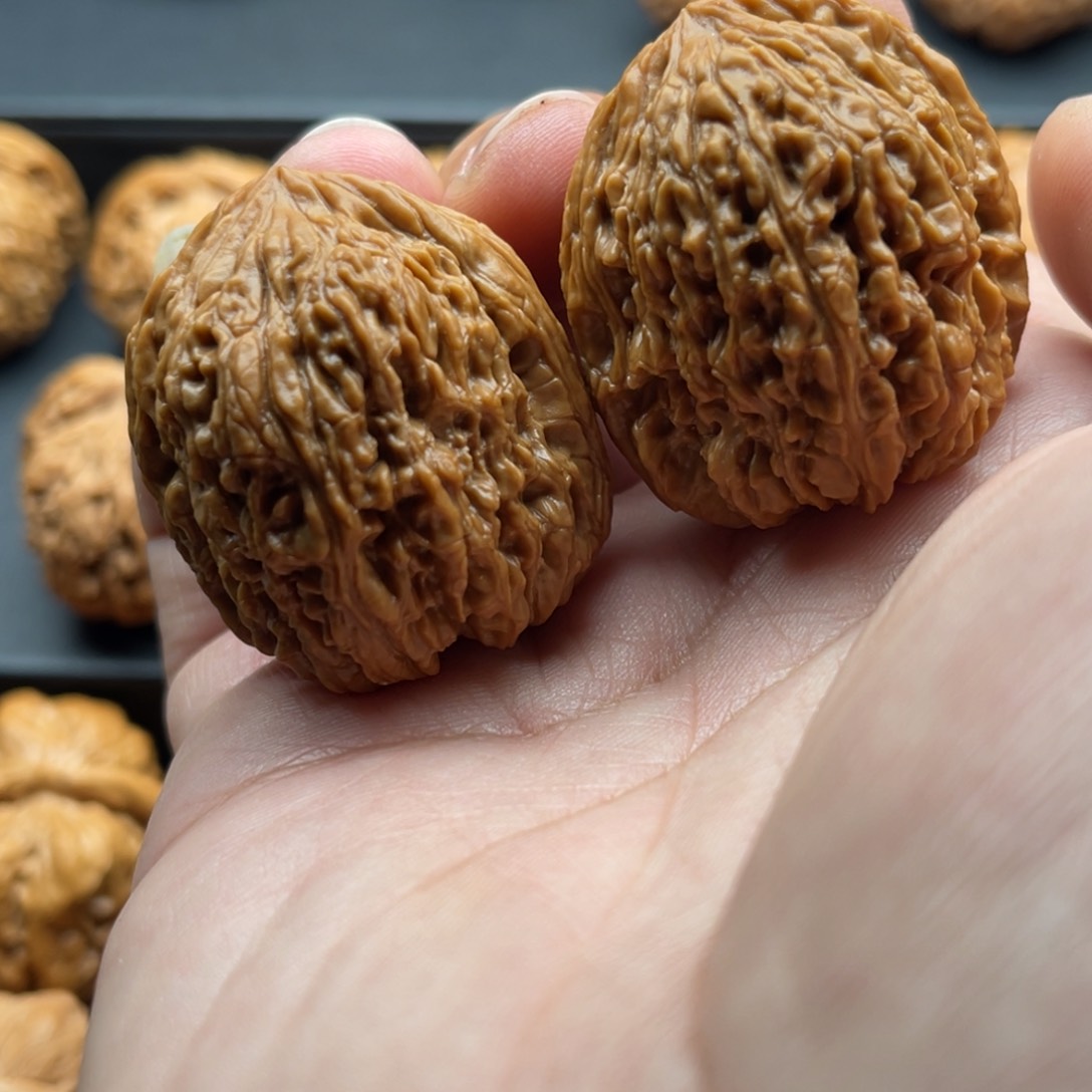 文玩核桃吊坠小*高炮老树南疆拉丝凹底150，35