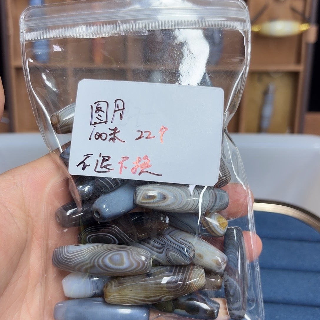 图***措玛瑙/玉髓合金颈饰