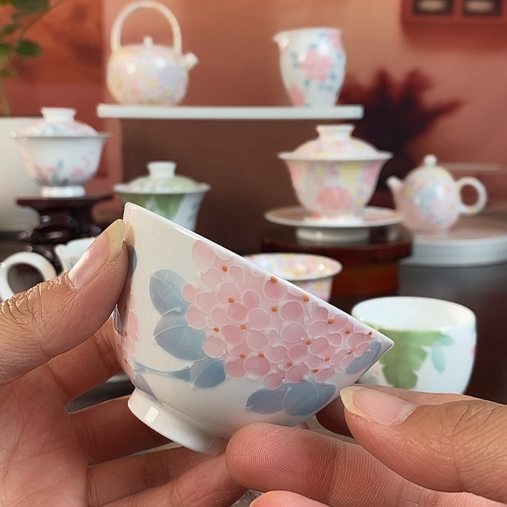 绣球花釉下品茗杯